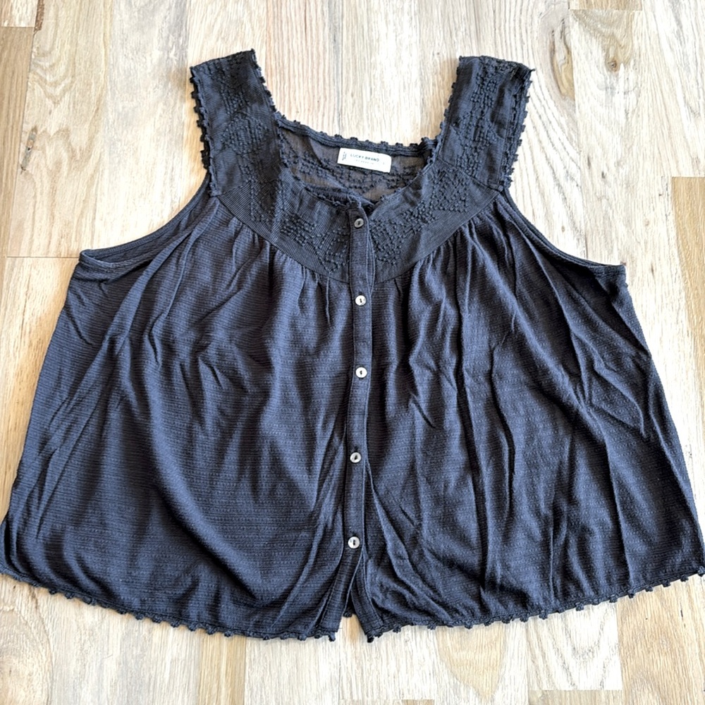 Shorter Lucky Brand Top, Great Detail, Texture, L